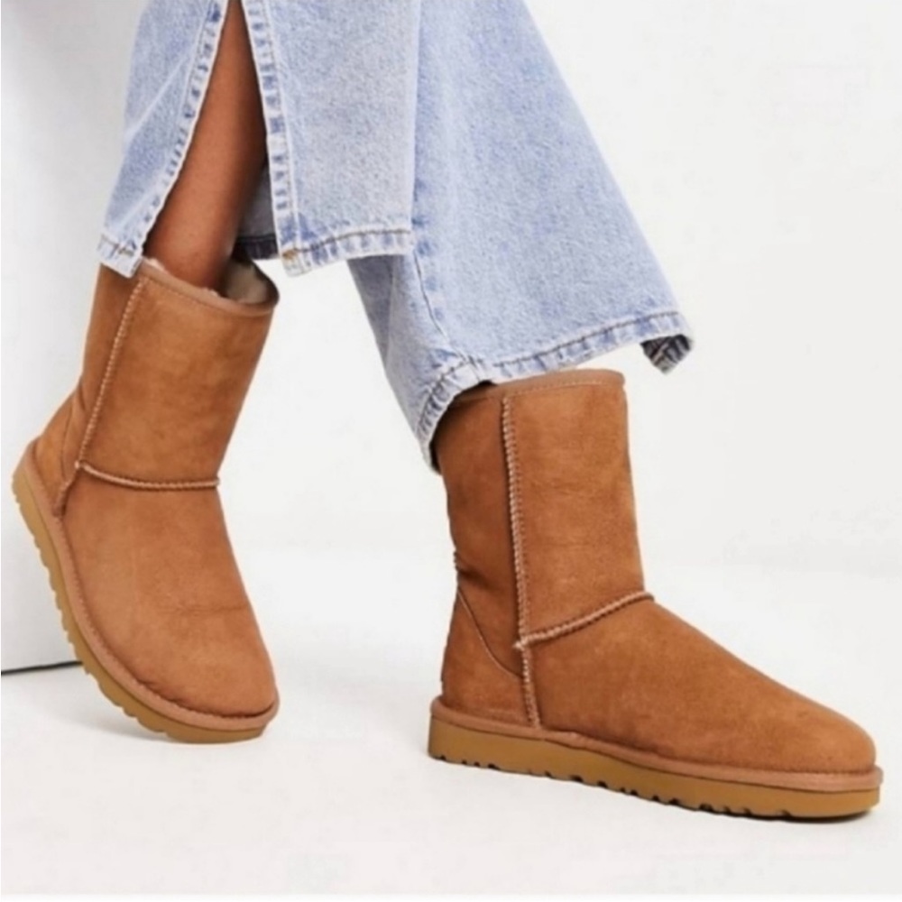 UGG Classic Short Boots Chestnut Sheepskin Leather Warm Comfort Women’s Size 9